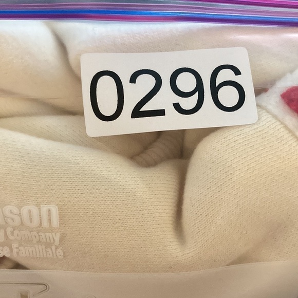 Betty Buzz Blake Lively Women’s Crewneck Sweatshirt Sz M Cozy Comfy Gossip Girl - Picture 15 of 16